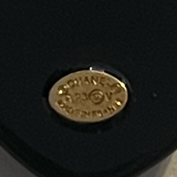 Channel zipper pull. Black heart with gold tone CC. Approximately sz of Quarter. - Picture 3 of 9